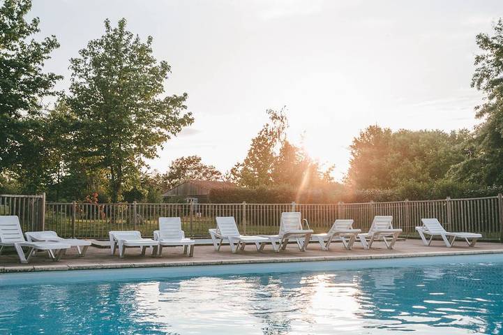 Gîte pour 4 personnes, avec jardin ainsi que terrasse et piscine dans Moncoutant-sur-Sèvre