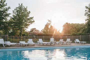 Gîte pour 4 personnes, avec terrasse ainsi que piscine et jardin à Moutiers-sous-Chantemerle
