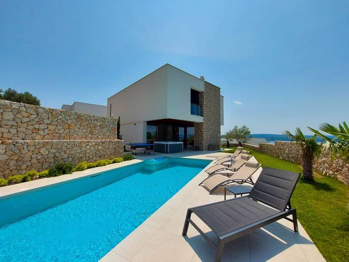 Villa für 10 Personen, mit Garten und Sauna sowie Ausblick und Pool in Crikvenica