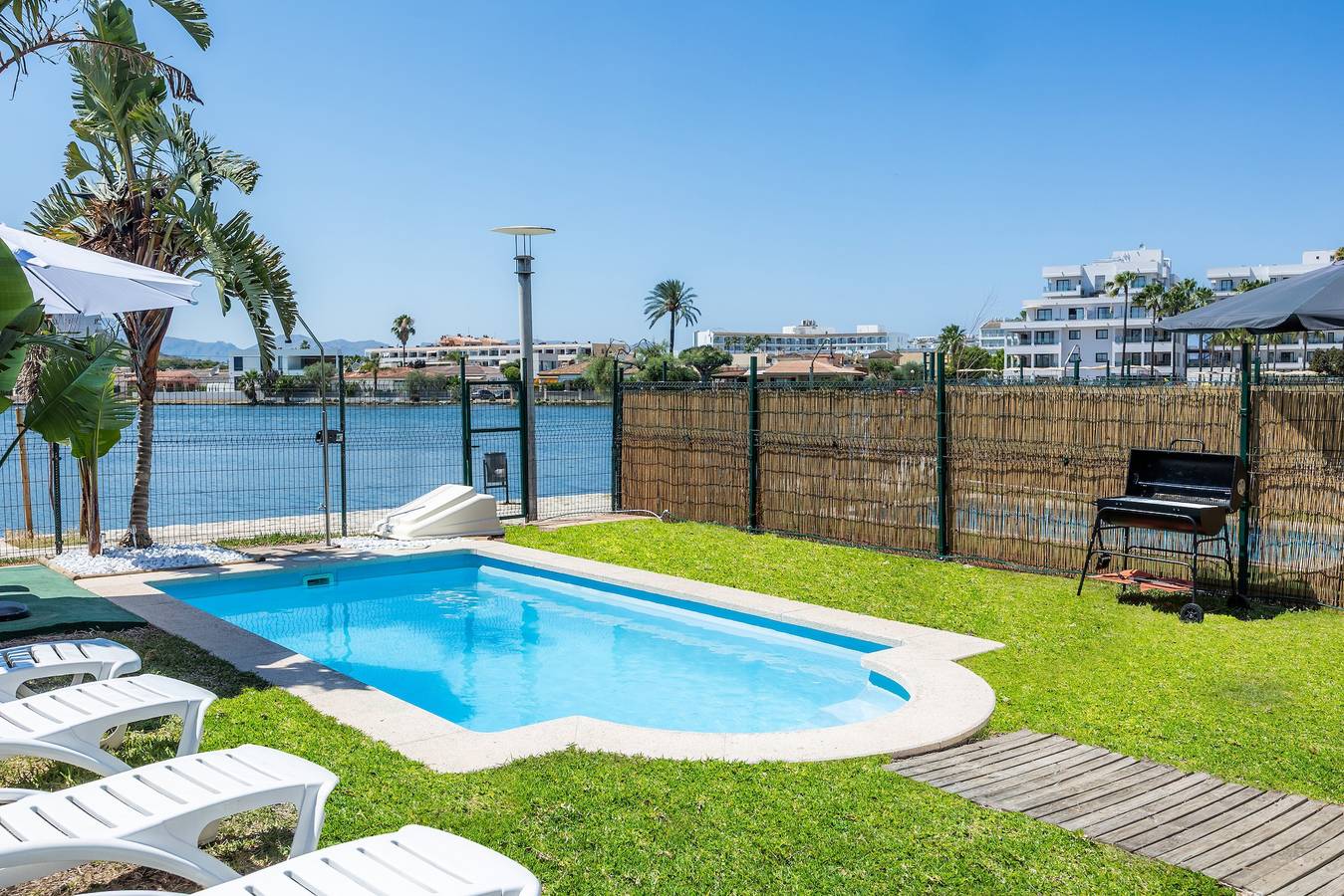 Villa „Syrah“ mit Seeblick, Wlan und Klimaanlage in Playa de Alcúdia, Alcúdia