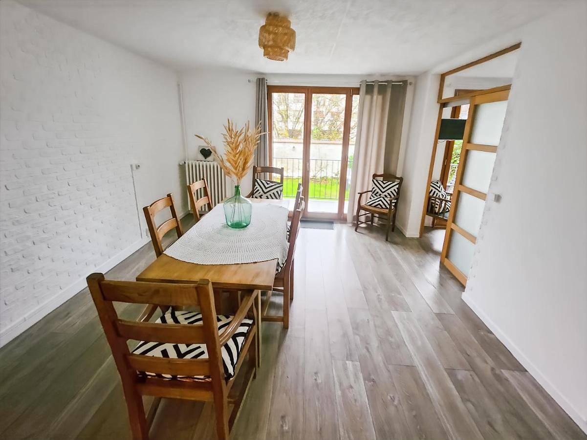 Appartement entier, Two-Bedroom Apartment in Crécy-la-Chapelle, Seine-et-Marne