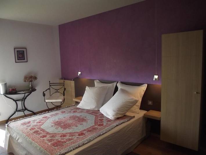 Location de vacances pour 2 personnes, avec terrasse ainsi que vue et jardin à Montbeugny - 3