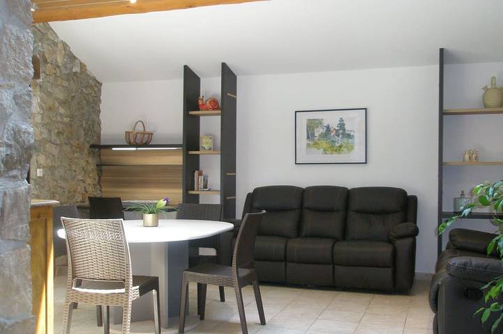 Gîte pour 6 personnes, avec jardin à Reynès - 3