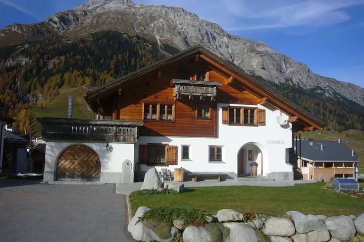 Ganze Wohnung, Ferienwohnungen Teuriblick A&B, (Splügen) in Splügenpass, Rheinwald