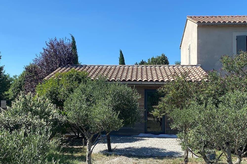 Petit havre de paix entièrement équipée tout confort, terrasse et vue imprenable in Entrechaux, Parc naturel régional du Mont-Ventoux