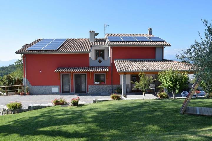 Alloggio in famiglia per 3 persone, con Balcone e Terrazza nonché Giardino e Panorama in Parco Nazionale Del Pollino