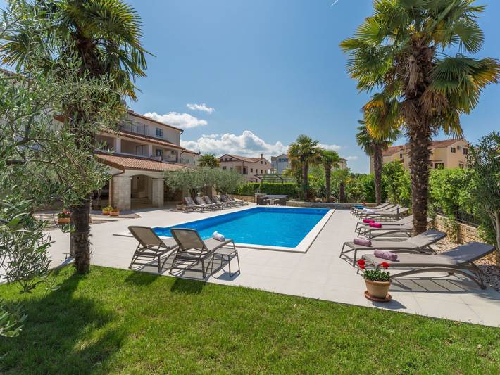 Vakantiewoning voor 4 personen, with Balkon and Tuin as well as Zwembad in Poreč