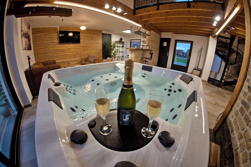Loft Terre Jacuzzi and sauna Gravelines in Gravelines, Dünkirchen und Umgebung