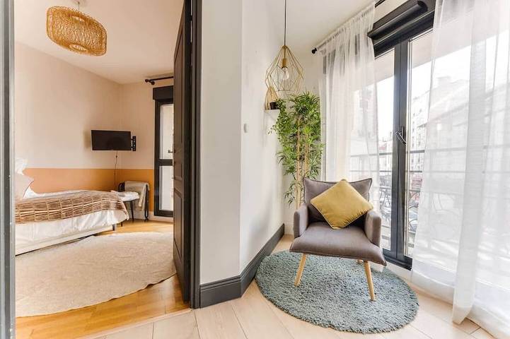 Entire apartment, Palais des Congrès 4 beds adapted for reduced mobility in Levallois-Perret, Hauts-de-Seine