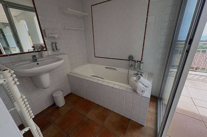 Gîte pour 4 personnes, avec terrasse dans Golf De Fregate - 4