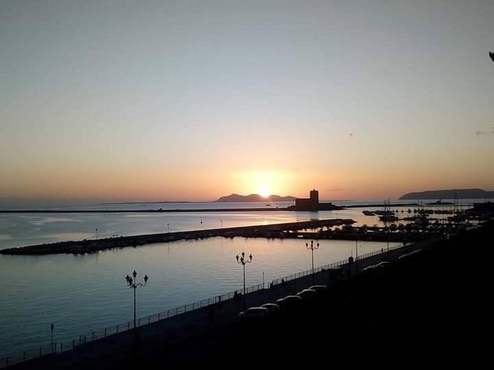 Apartamento para 4 personas, con terraza y vistas, Se admiten mascotas en Trapani