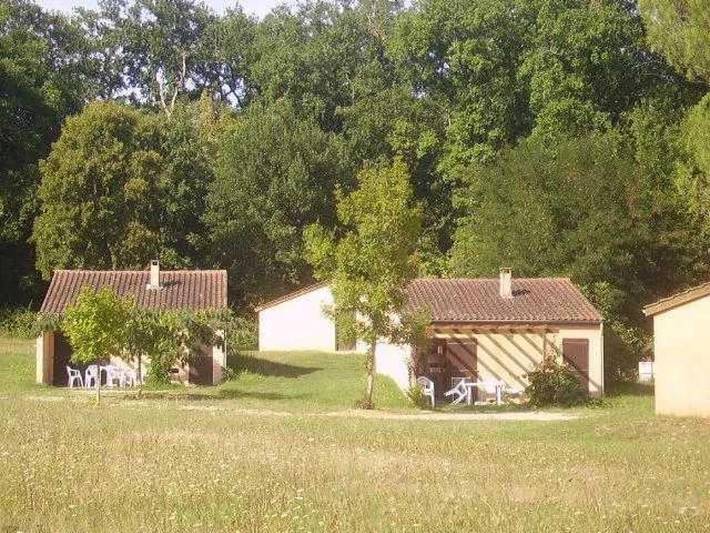 Camping pour 6 personnes, avec piscine et terrasse