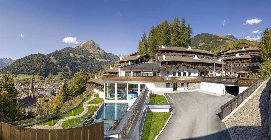 Hotel für 4 Personen, mit Balkon und Whirlpool sowie Terrasse und Garten