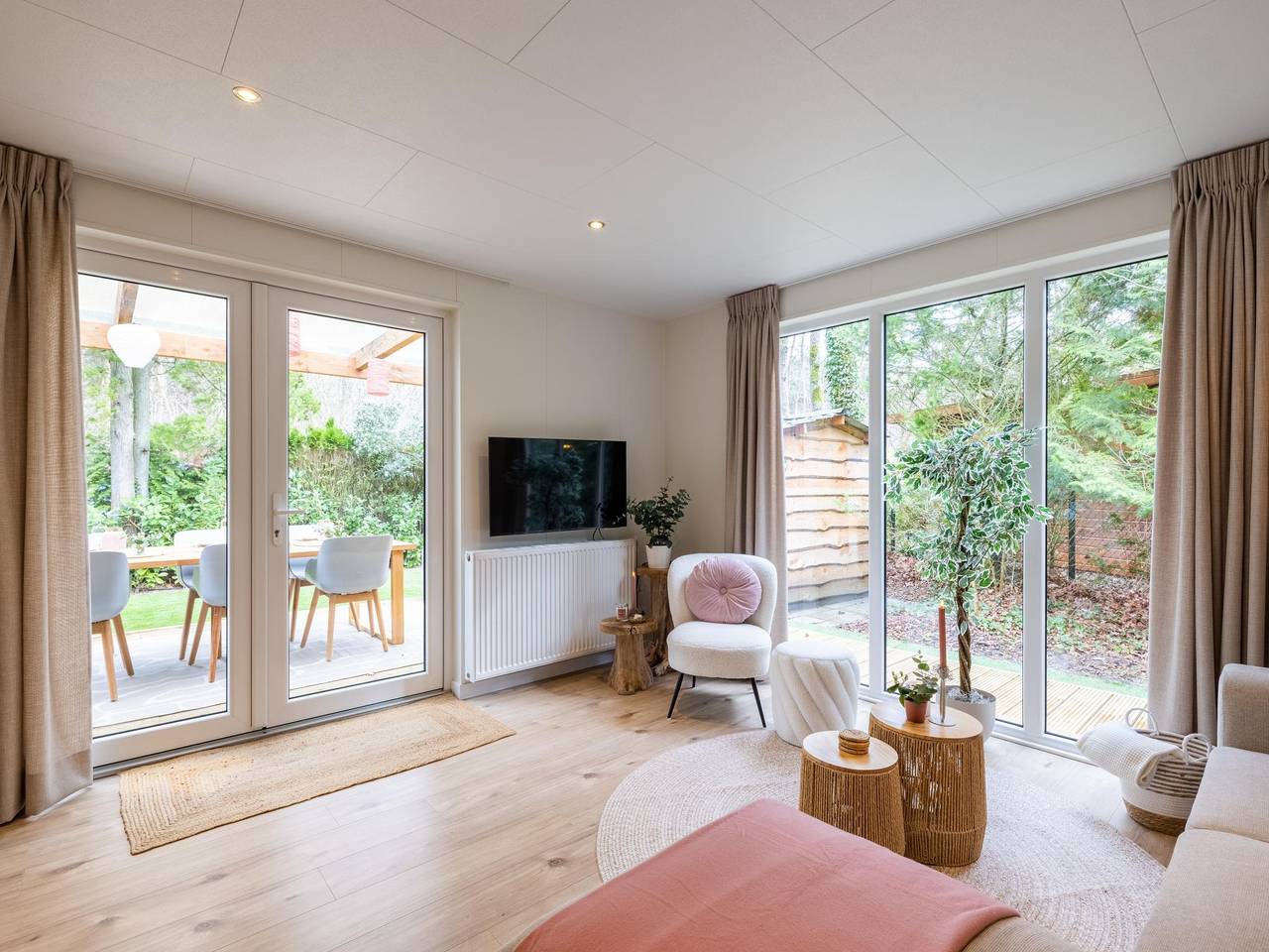 Luxuriöse Waldunterkunft mit Terrasse und Grill in Veluwe