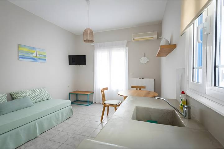 Gîte pour 5 personnes, avec balcon et jardin, adapté aux familles dans Andros - 3