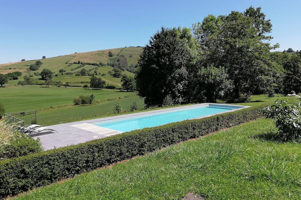 Gîte de charme avec piscine et vue montagnes au cœur du Pays Basque in Ossès, Région de Bayonne