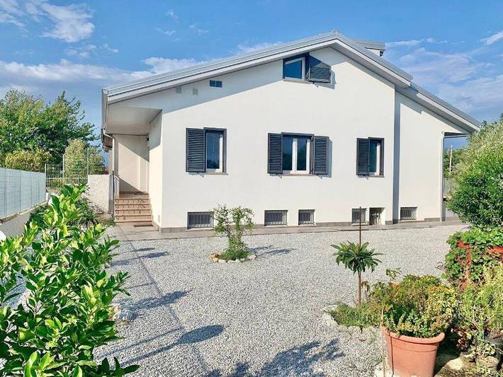 Location de vacances pour 2 personnes, avec Balcon ainsi que Terrasse et Jardin dans Marina di Davoli