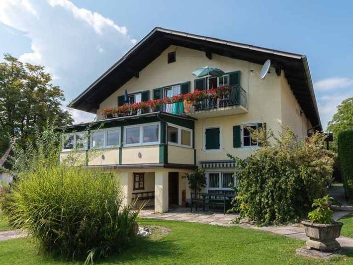 Ferienwohnung für 3 Personen, mit Garten und Ausblick sowie Seeblick in Weyregg am Attersee