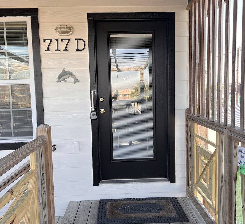 Ganze Wohnung, 3 Br/2 Ba condo, Heart of Town and Near the Beach! Huge Deck and Pet-Friendly! in Port Aransas, Mustang Island