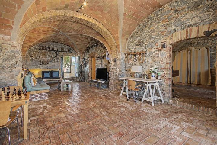 Casa Rural Can Padrosa – Historische Masía mit Pool, Garten & Platz für 11 Gäste in Riumors, Oberampurien