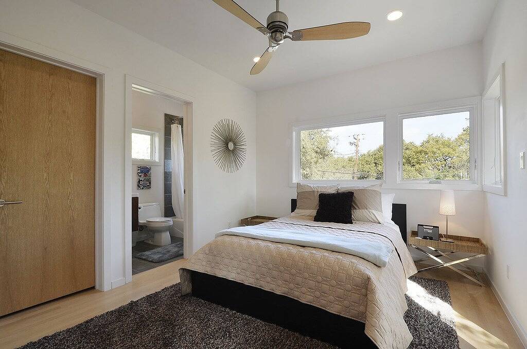 Stunning dog-friendly house w/private gas grill & deck -steps to South Congress in Austin, Travis County