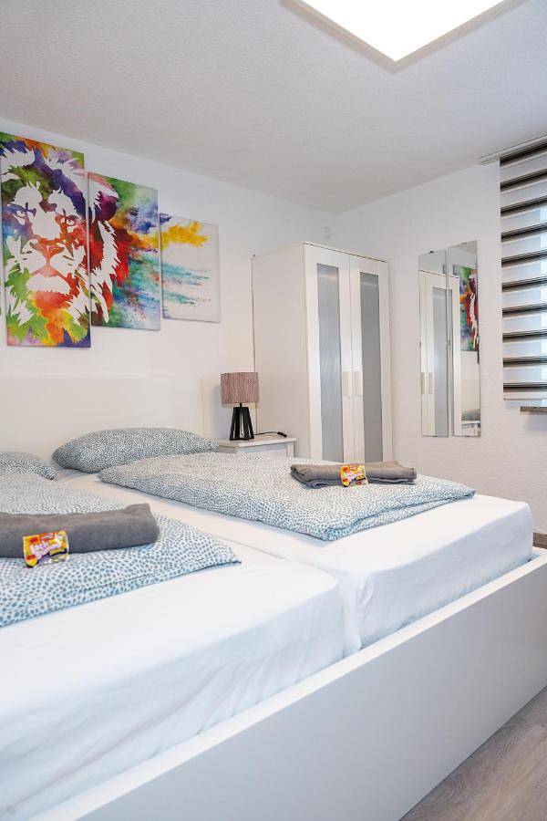Ganze Ferienwohnung, Double Room with Shared Bathroom in Memmingen, Bayerisch Schwaben