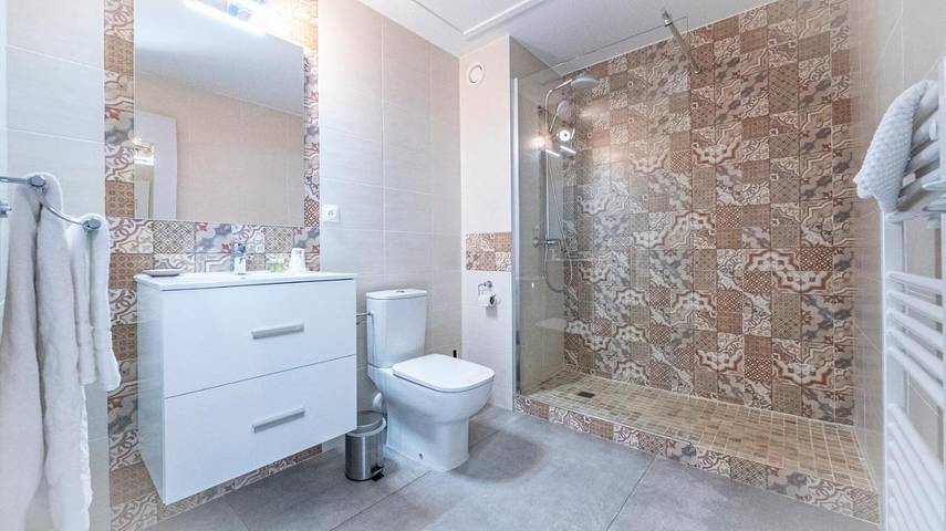 Hôtel pour 4 personnes, avec terrasse à Cruis - 3