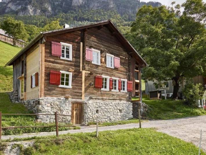 Ferienhaus für 8 Personen, mit Terrasse und Garten sowie Sauna und Ausblick in Morschach