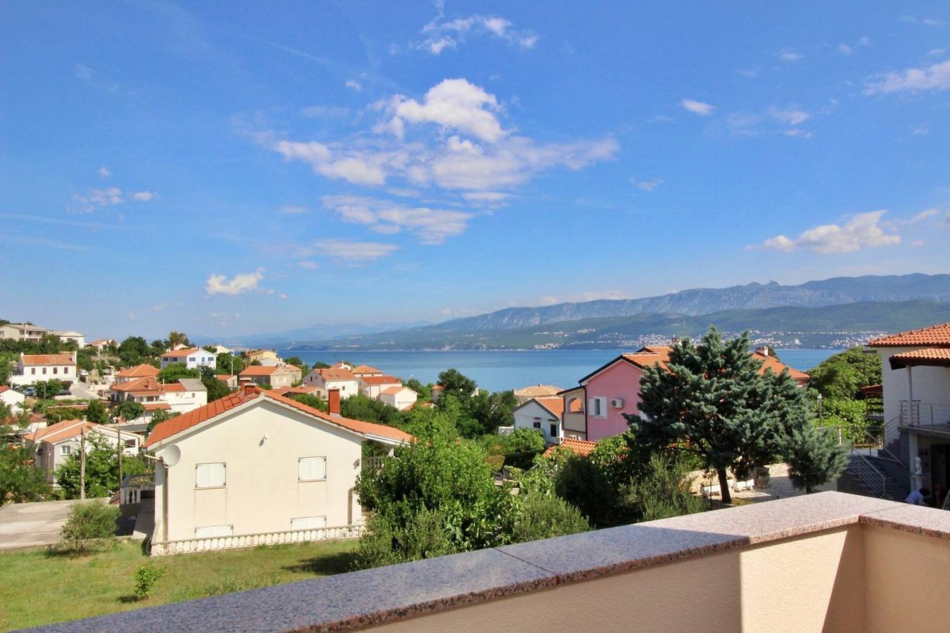 Ganze Wohnung, Apartment Dunato I - mit Meerblick, 320 m vom Meer entfernt, Balkon, Klimaanlage, Grill in Silo (Krk), Krk