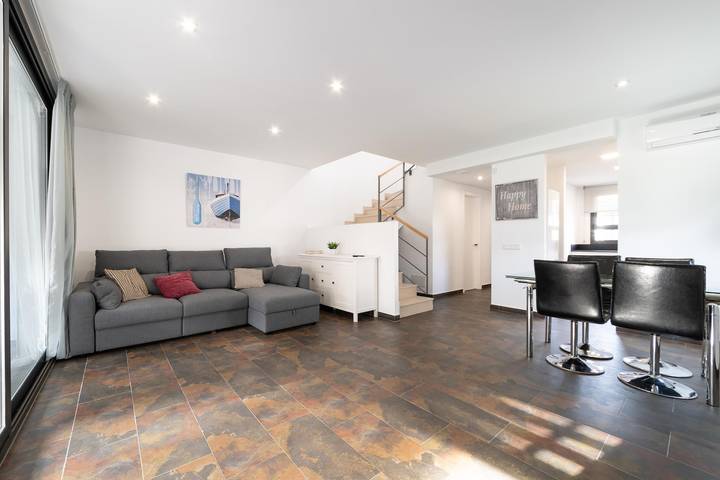 Chalet para 6 personas, con terraza además de jardín y piscina en Alt Empordà - 3