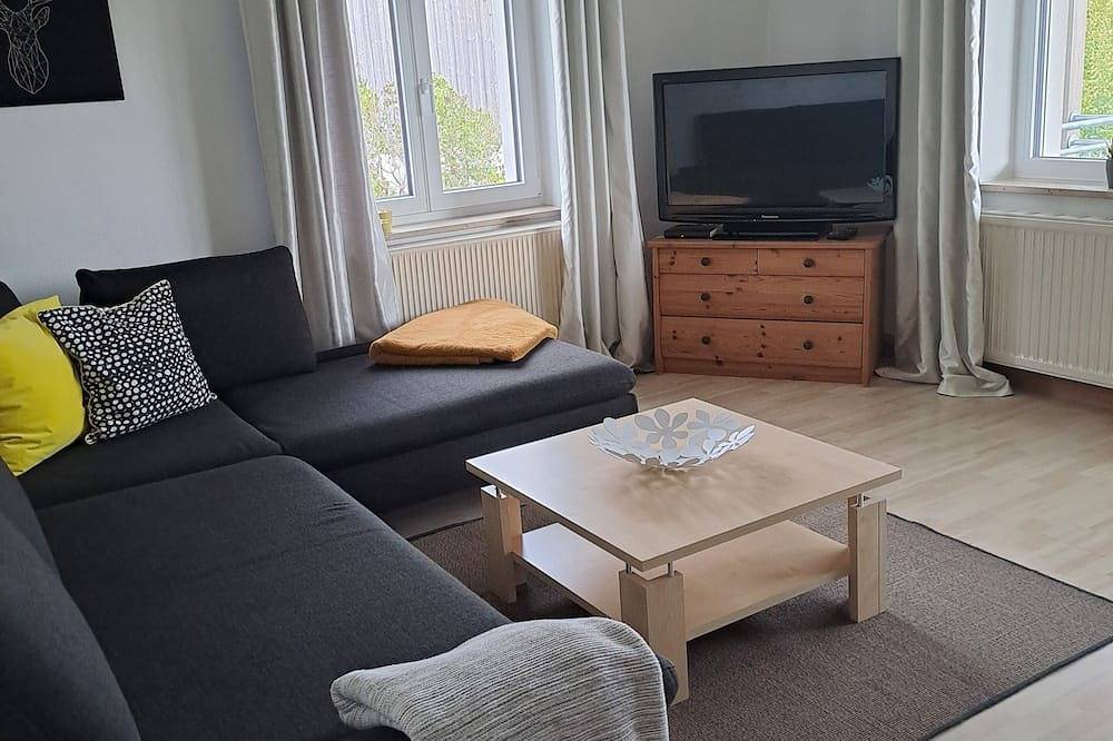 Entire apartment, Apartment with large balcony, approx. 2 km west of the lake shore in a quiet location in Windach, Ammersee