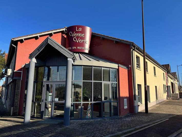 Hôtel pour 2 personnes, avec sauna et terrasse ainsi que jardin et jacuzzi à Soulaines-Dhuys