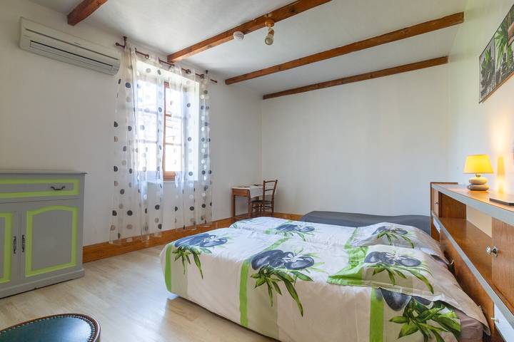 La Charrette B&B: Quiet Stay, Wi-Fi & Breakfast Included! in Dunière-sur-Eyrieux, Parc naturel régional des Monts d'Ardèche