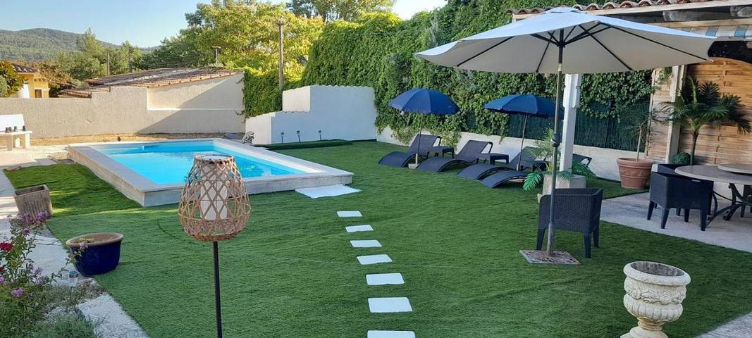 Chambre d’hôte pour 2 personnes, avec Terrasse ainsi que Jardin et Piscine à La Celle (Var)