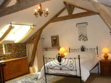 Location de vacances pour 3 personnes, avec terrasse et vue ainsi que jardin et piscine, animaux acceptés à Lascazères