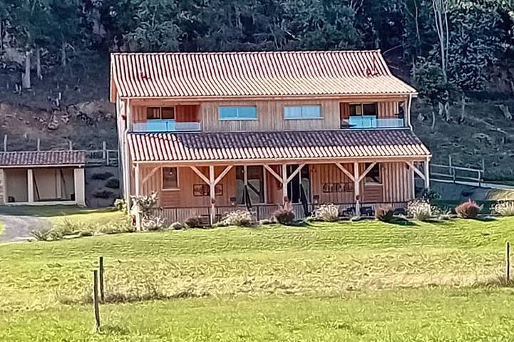 Appartement de vacances pour 12 personnes, avec piscine ainsi que balcon et jardin