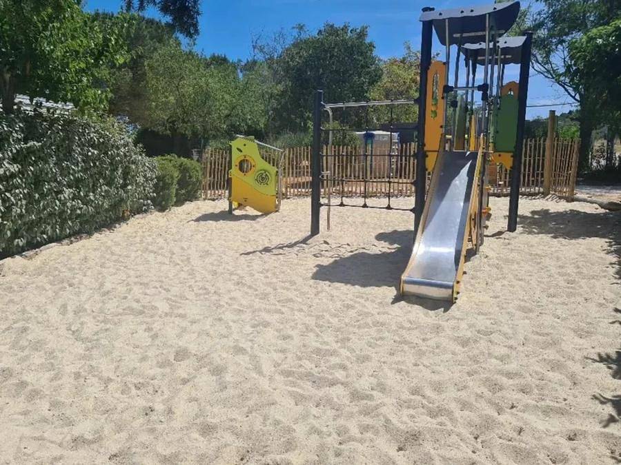 Camping Carrefour De L'Ardèche - Mobilhome 4 personnes - Mobil Home 24 a 26 m2, 2 chambres in Saint-Remèze, Privas