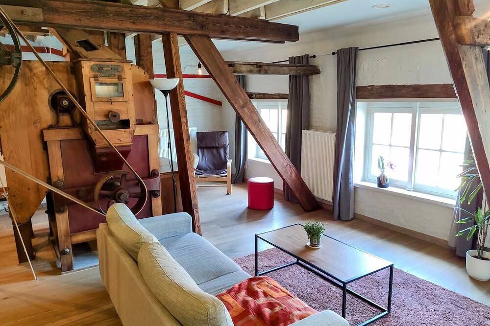 Appartement entier, Unique Historic Mill Loft with River Lys Views in Gand, Province de Flandre-Orientale