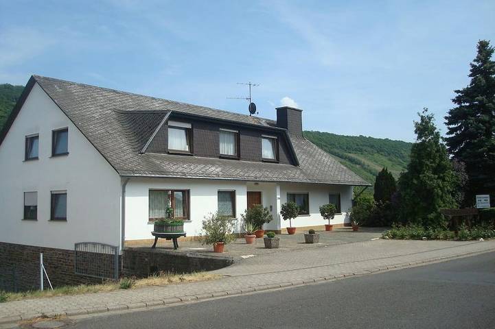 Ferienwohnung für 2 Personen, mit Balkon und Garten in Briedel