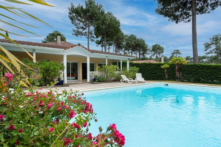 Location de vacances pour 8 personnes dans Golf de la Méjanne