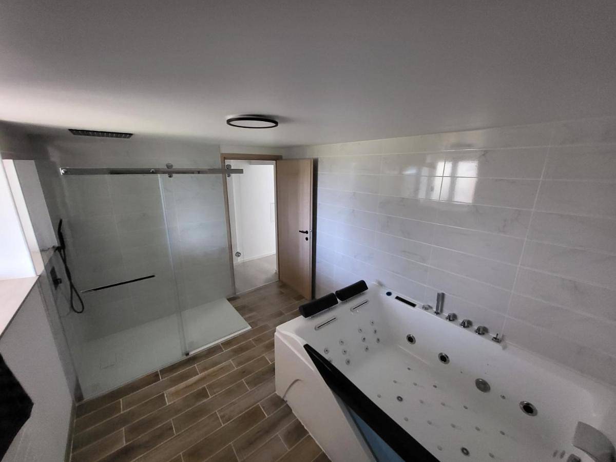 Appartement entier, Two-Bedroom House in Échenoz-le-Sec, Haute-Saône