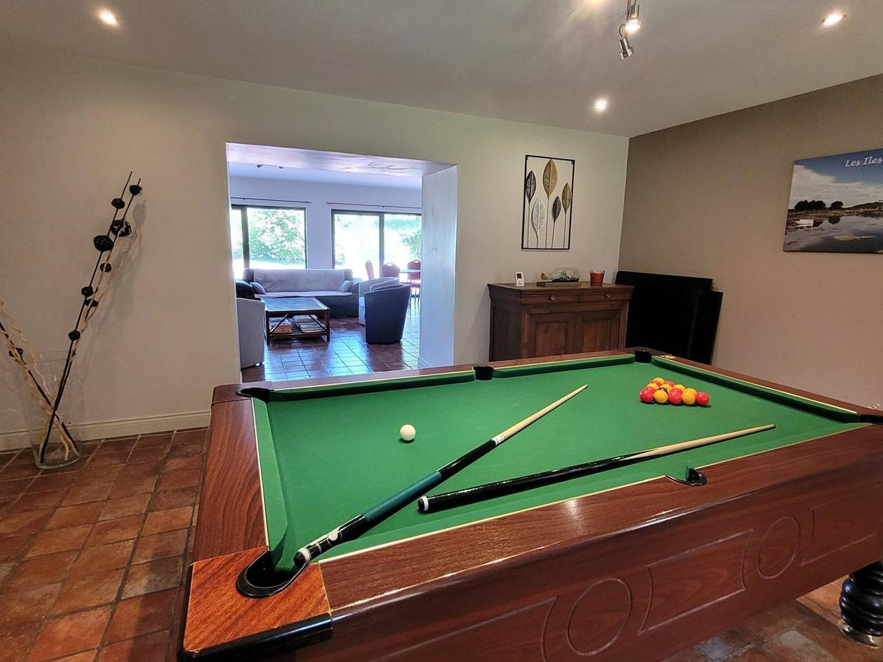 Gran casa con piscina privada y se admiten mascotas cerca del Mont St-Michel in Isigny-le-Buat, Avranches region