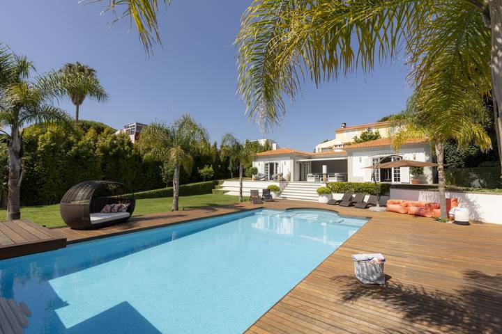 Villa pour 16 personnes, avec jardin et balcon dans Costa do Estoril