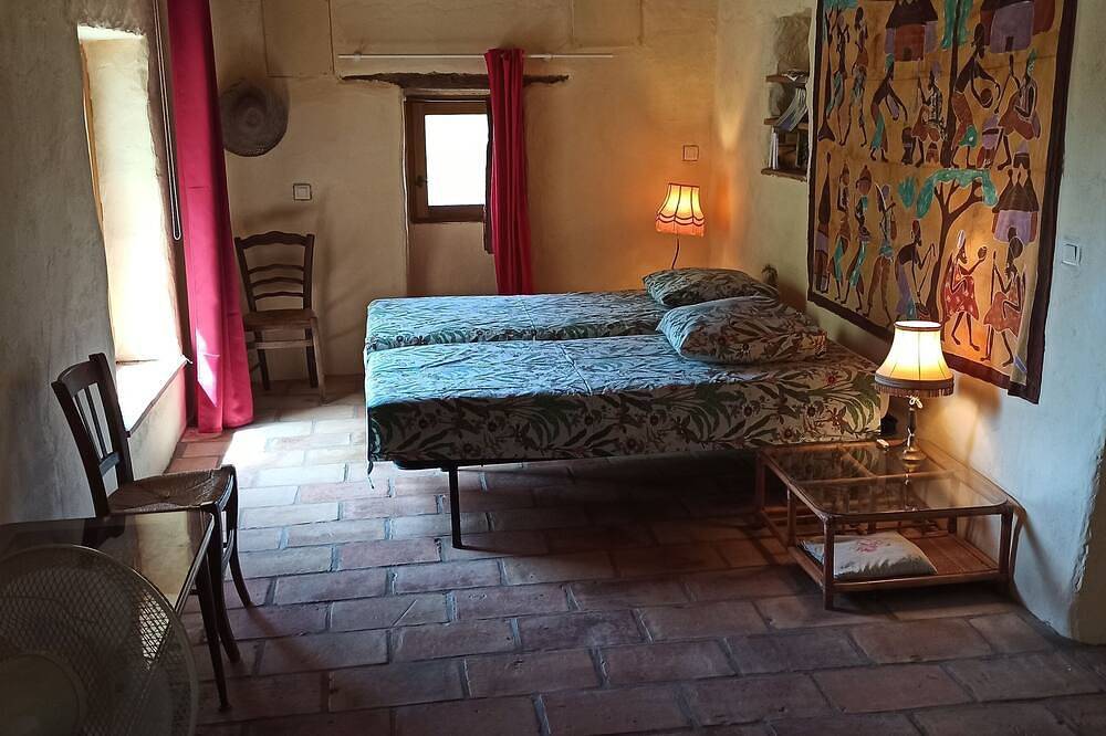 Farmhouse in the heart of nature, close to rivers, hiking trails and attractions... in Sainte-Croix-de-Caderle, Cevennen