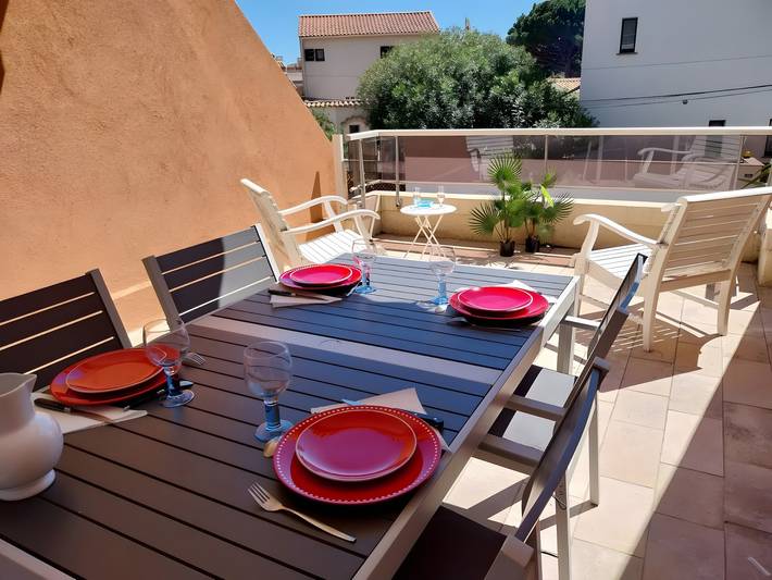 Geheel appartement, Le soleilado: 150 m van het strand en centrum, met terras in Cavalaire-sur-Mer, Nationaal park Port-Cros
