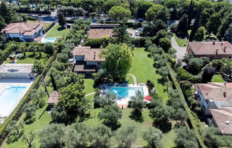 Location de vacances pour 10 personnes, avec sauna et terrasse ainsi que piscine et jardin, animaux acceptés à Padenghe sul Garda - 3