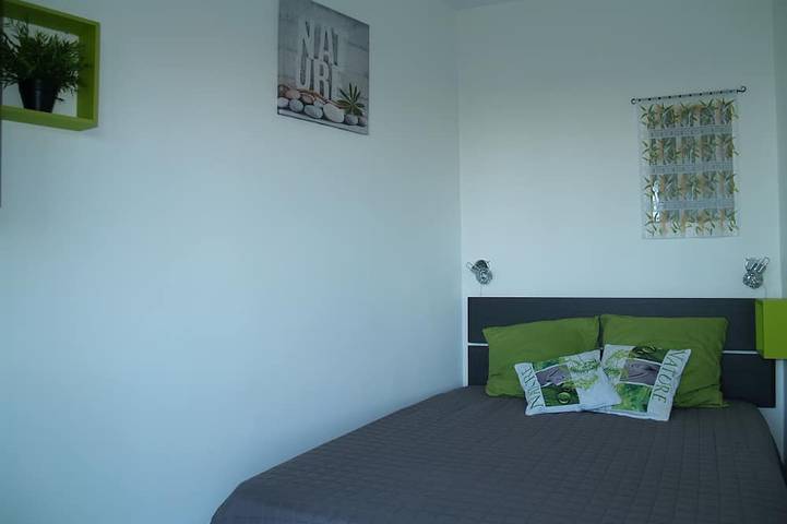 Gîte pour 4 personnes, avec piscine ainsi que jacuzzi et terrasse dans Base Nature François Léotard - 3