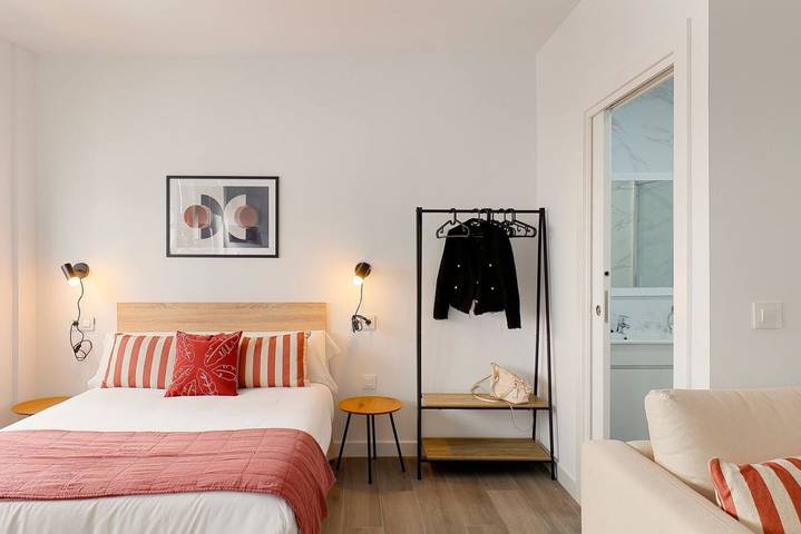 Apartamento entero, Acogedor apartamento con Wi-Fi, lavavajillas, lavadora y secadora in Oviedo, Cordillera Cantábrica