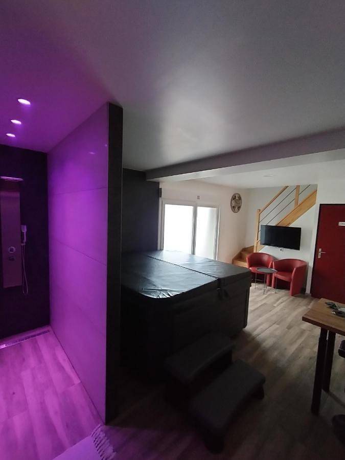 Location de vacances pour 2 personnes, avec jacuzzi ainsi que sauna et terrasse à Saint-Étienne-au-Mont - 3