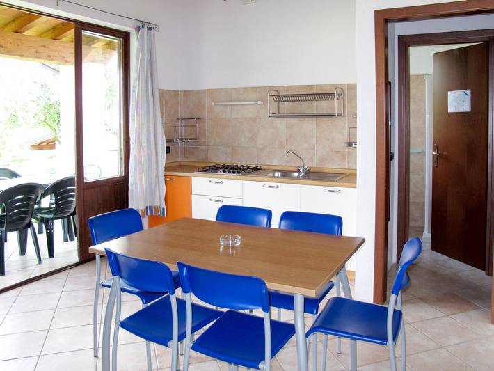 Bungalow für 6 Personen, mit Terrasse und Garten sowie Kinderpool in Italien - 4